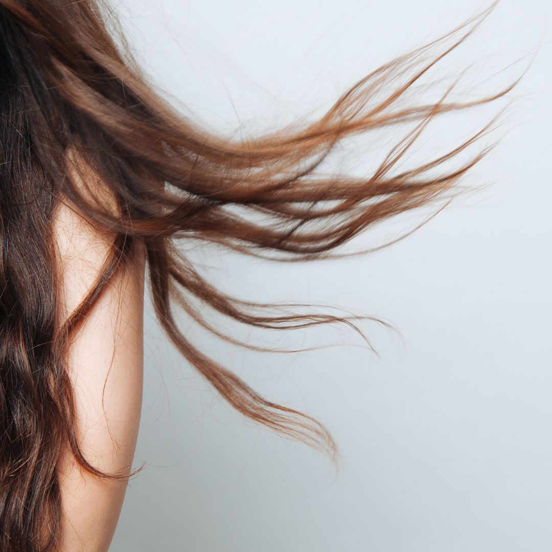 Capelli fragili e sfibrati? Scopri come rinforzarli in inverno